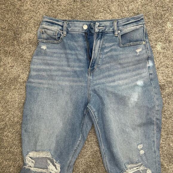 American Eagle Women's Size 8 Short Curvy Mom Jean Distressed holes - Picture 7 of 10